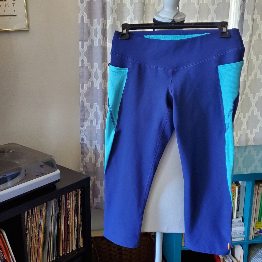 Lucy Two Toned Blue Crop Legging